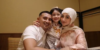 7 Potret Guzel Anak Margin Wieheerm Belajar Sholat, Berdoa Minta Mainan - Liburan ke Jepang"