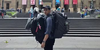 7 Potret Omara Esteghlal Susul Keluarga Liburan di Melbourne, Sempat Kehabisan Tiket