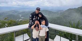 7 Potret Putri Sulung Virgoun Starla dan Ibu Sambungnya Lindi Fitriyana yang Makin Akrab