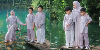 7 Potret Ririe Fairuz Kompak Kenakan Baju Sarimbit Bareng Anak-Anak, Berharap Bisa Sarimbit Berempat Lagi