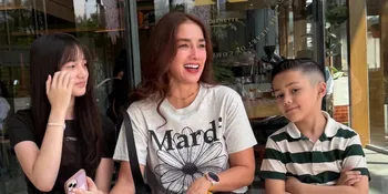7 Potret Saka Anak Andhika Pratama dan Ussy Sulistiawaty yang Baru Saja Lulus TK 
