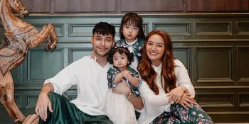 7 Potret Siti Badriah Staycation bersama Keluarga, Xarena Tampil Centil di Kolam Renang