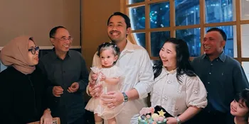 7 Potret Ulang Tahun Anak Kiky Saputri, Dirayakan dengan Makan Malam Bersama