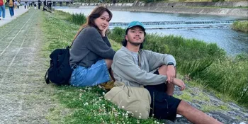 8 Potret Keseruan Liburan Kristo Immanuel dan Kekasih di Jepang, Kaget Dilayani Dinosaurus di Hotel!