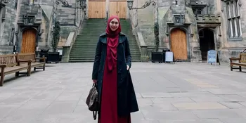 8 Potret Oki Setiana Dewi di Edinburgh Sambil Safari Dakwah
