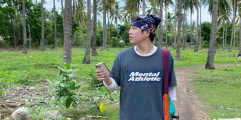 8 Potret P.O Block B Liburan di Bali dan Lombok, Tampil Melokal saat Singgah di Warung