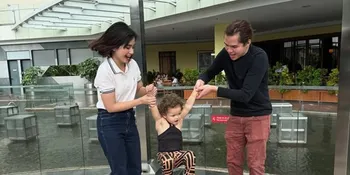 8 Potret Tissa Biani dan Dul Jaelani Momong Briella Bayi Samson, Mirip Dul Kecil