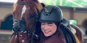 Aksi Ria Ricis Berkuda Sambil Memanah, Jadi Sunnah yang Selalu Dirindukan