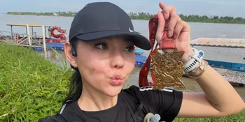 Aksi Wendy Walters Trail Run sampai Pamer Medali, Seru Abis!