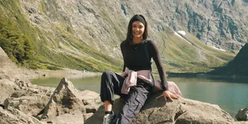 Amanda Rawles Hiking ke Lake Marian Bersama Suami, Puas Lihat Pemandangan Indah