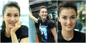 Atiqah Hasiholan - Cantik Natural di Kantor KapanLagi