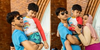 Bak Ayah dan Anak, 8 Potret Keakraban Dimas Ahmad dan Rafathar yang Bikin Salfok - Netizen: Gak Berat Mikul Mesin ATM?