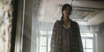 Bikin Penasaran! tvN Unggah Foto Misterius Tampilkan Lee Jin Wook dan Kwon Nara dengan Ekspresi yang Tajam!