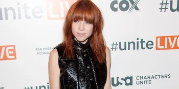 Carly Rae Jepsen Jadi Putri di Broadway dan Paper Magazine