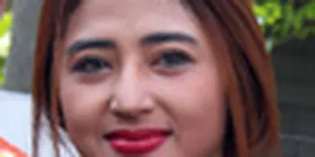 Dewi Perssik Kunjungi Rutan Wanita