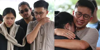 Ezra Mandira Kenang Kebaikan Sang Ibu, Dina Mariana di Hari Pemakamannya