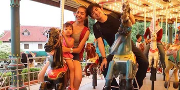 FOTO: Kebersamaan Keluarga Kecil Nicky Tirta, Hangat & Harmonis