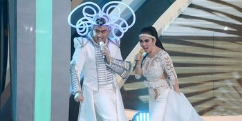 [FOTO] Megahnya Indonesian Dangdut Awards, Syahrini Serba Putih