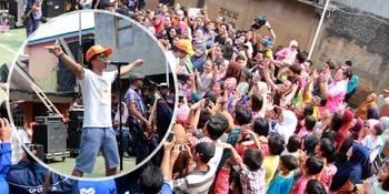 FOTO: Perilisan Album Slank di Pemukiman Padat Penduduk Meluber! 