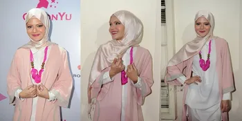 FOTO Penyanyi Cantik Terry Kini Yakin Kenakan Hijab, Makin Anggun