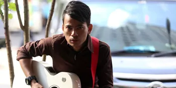 [FOTO] Pernah Dikabarkan Ngamen, Apa Kabar Aris Idol Kini?
