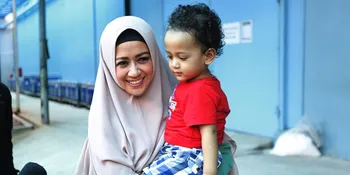 FOTO: Resmi Cerai, Anak Shinta Tanjung Tanyakan Ustaz Zacky Mirza