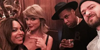 Galeri Momen Cantik dan Seru Taylor Swift Bersama Teman-Temannya