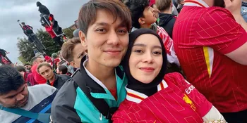 Gaya Lesti Kejora Pakai Jersey Bola, Jadi Fans Liverpool?