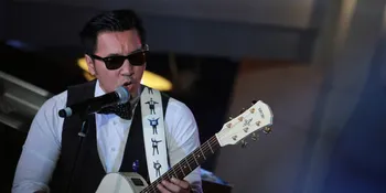 Kece Dengan Gaya Klimis Retro, David Naif Bikin Hati Wanita Leleh