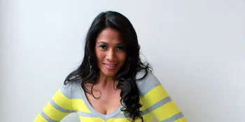 Kulit Eksotis Anne J Cotto - Cantik dan Fashionable