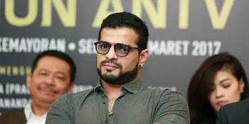 Kunjungi Indonesia Kali Kedua, Karan Patel Tampil Santai & Kasual