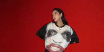 Mayuka Otsuka Bagikan Potret di Balik Layar Pembuatan MV T.O.P Desperado, Artistik