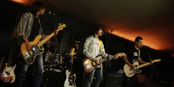 Muda Berbahaya, Inilah Sisi 'Liar' Dul Sebagai Rockstar Sejati