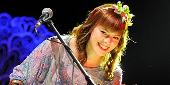 Penampilan Lenka Saat Konser di Indonesia