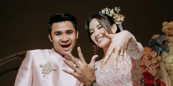 Potret Asnawi Mangkualam dan Yuriska Patricia Lamaran Adat Bugis, Elegan Warna Pink