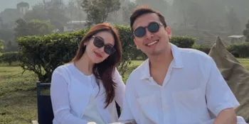 Potret Ayu Ting Ting Liburan Bareng Keluarga di Kebun Teh, Kevin Gusnadi Ikut