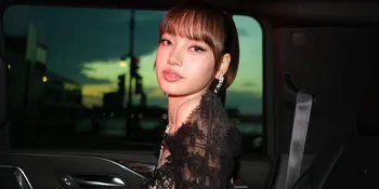 Potret Cantik Lisa BLACKPINK Pakai Dress Brokat di Event Bvlgari