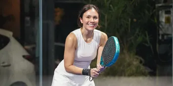 Potret Cantik Wulan Guritno di Padel Night yang Diadakan Baim Wong, Hot in White