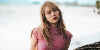 Potret Ghea Indrawari Nikmati Keindahan Pantai, Tampil Anggun Bak Bidadari