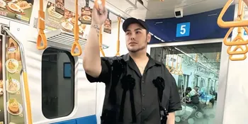 Potret Ivan Gunawan Bagikan Paket Sembako Untuk Tetangga, Bahagia Bisa Berbagi dengan Orang Terdekat