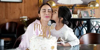 Potret Momo Geisha Ulang Tahun ke-40, Dapat Kejutan Manis dari Suami dan Anak-Anak