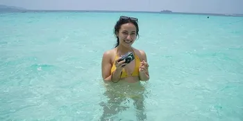 Potret Naomi Zaskia Hot Berbikini di Laut Lepas, Snorkeling Seger Banget