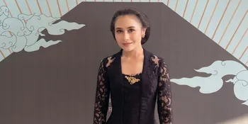 Potret Prilly Latuconsina Ikut Kirab Malam 1 Suro di Mangkunegaran, Cantik Sanggulan
