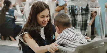 Potret Rebecca Klopper Jadi Relawan di Panti Asuhan, Hangat Bareng Anak-Anak