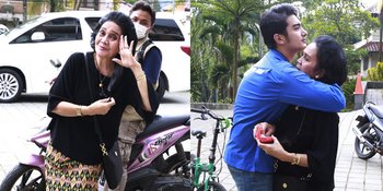 Potret Rina Hasyim yang Syuting 'BUKU HARIAN SEORANG ISTRI', Tetap Semangat Meski Tak Lagi Muda - Dekat Dengan Mahdy Reza