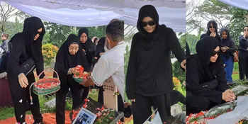 Potret Tangis Mita The Virgin Pecah di Pemakaman Sang Ibunda