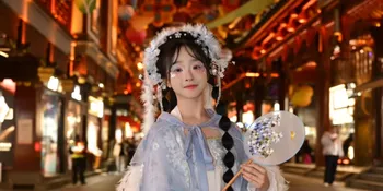 Potret Thalia Anak Sarwendah Pakai Baju Tradisional China, Cantiknya Nggak Ada Obat!