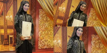 Raih Gelar, Inka Christie Tampil Menawan Dengan Hijab Kebaya