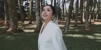 Selvi Kitty Unggah Momen Pernikahan, Wajah Suami Belum Terungkap