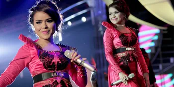 Siti Liza Merinding Kucing di Abang None Jakarta 2014